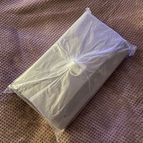 Melt Cosmetics Bailey Sarian Fatally Yours II Wrist Cuff Clutch - Picture 2 of 3